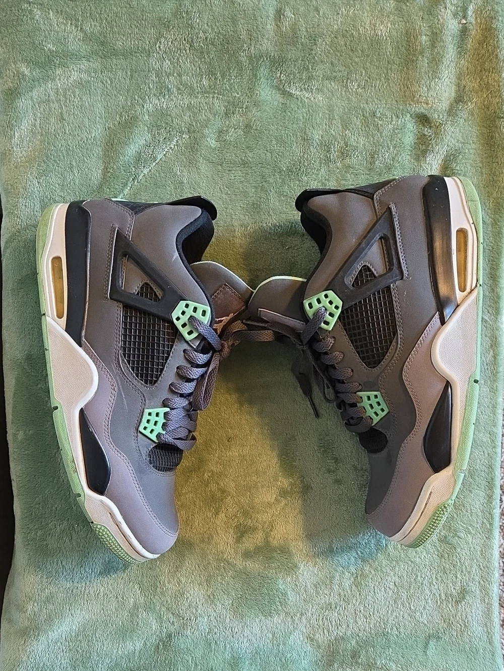 JORDAN 4 Retro Men's Green Glow Sneakers